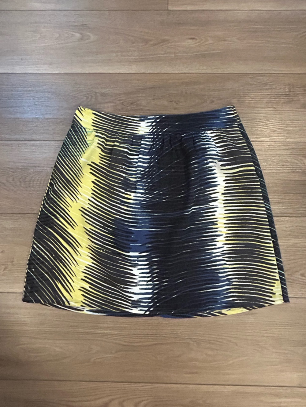 LOFT Size 6 Abstract Stripe Mini Skirt Navy Yellow Lined